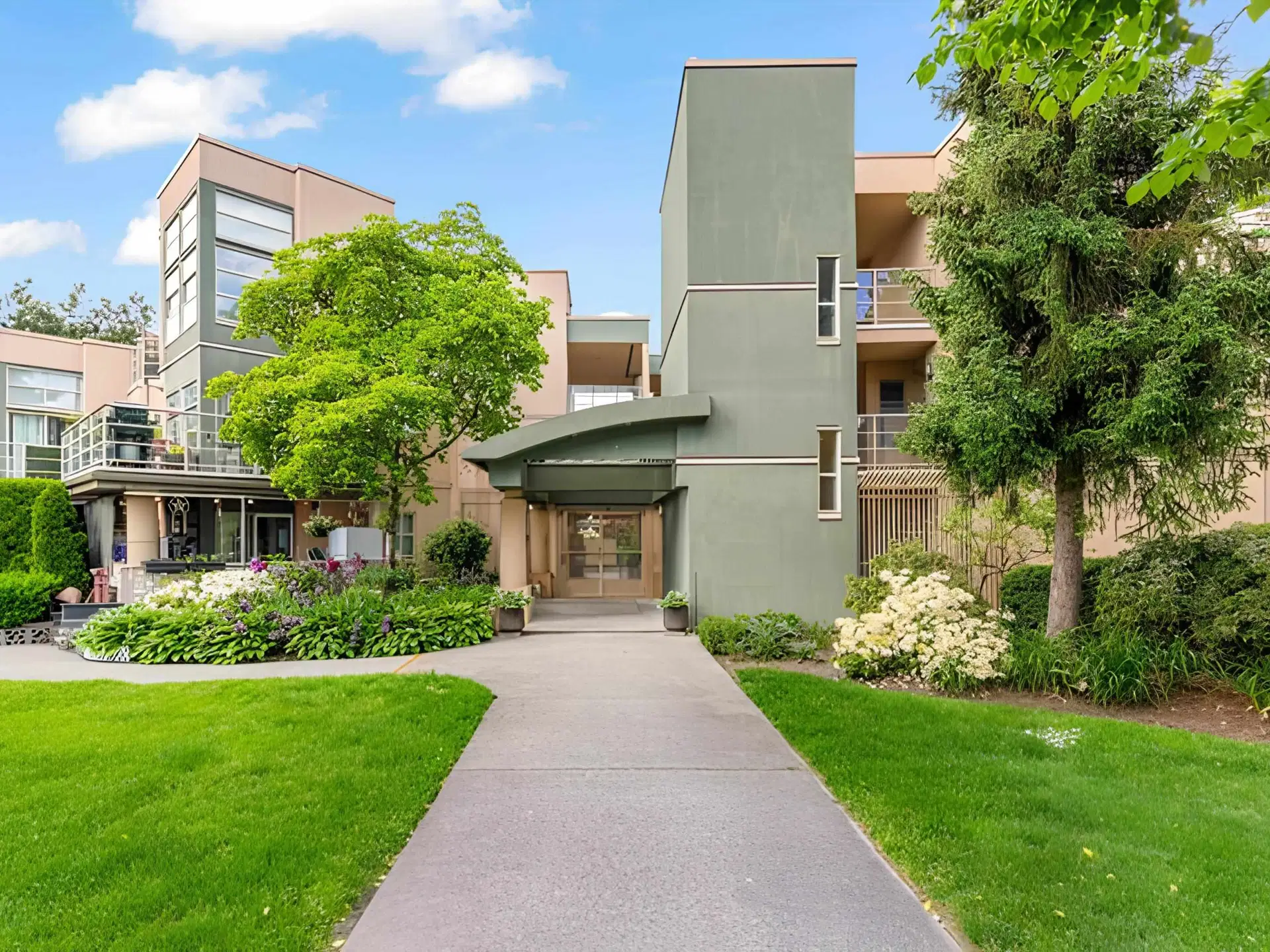 #206 – 22277 122 Avenue