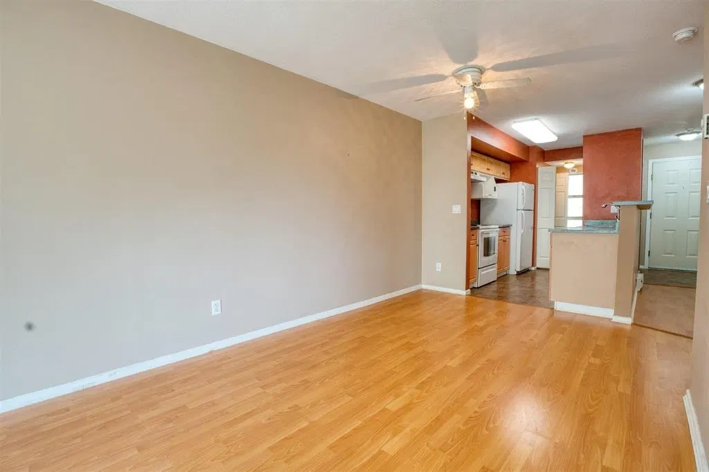 Photo 5 of 15 at #206 – 22277 122 Avenue