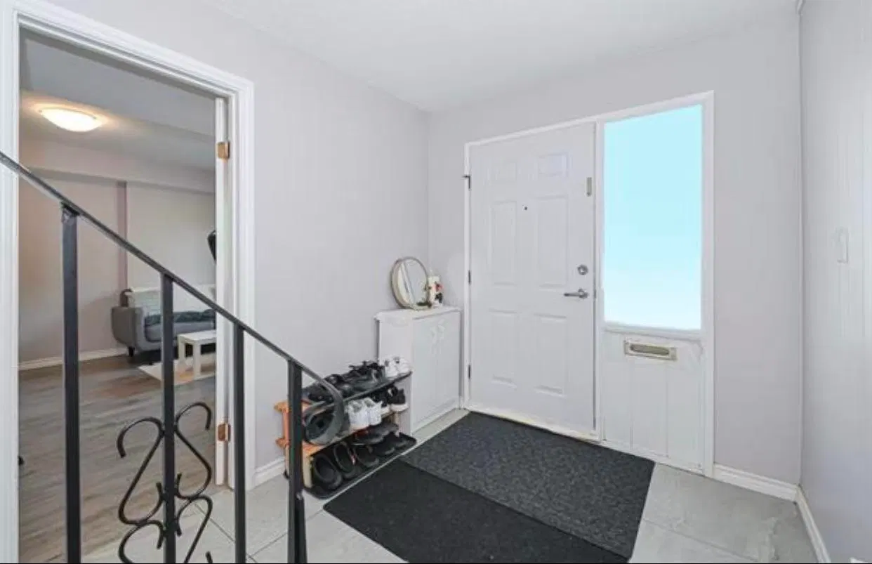 Photo 2 of 13 at 1818 Fraser Avenue