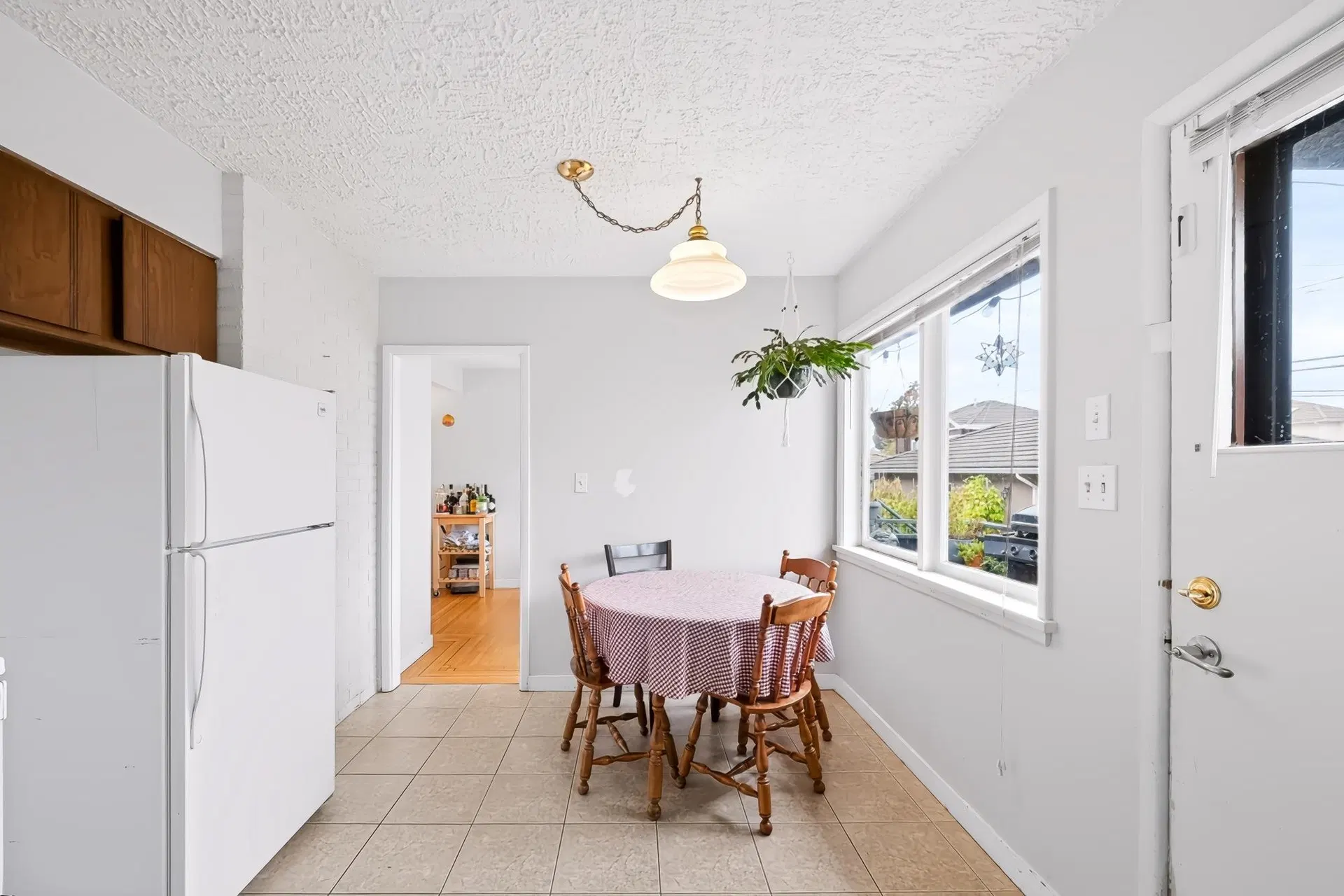 Photo 5 of 34 at 1685 E 55th Avenue