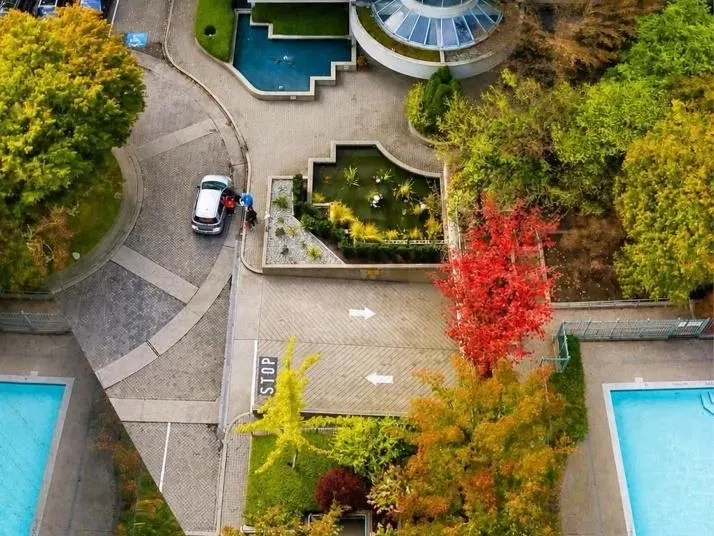 Photo 4 of 27 at #1405 – 13383 108th Avenue