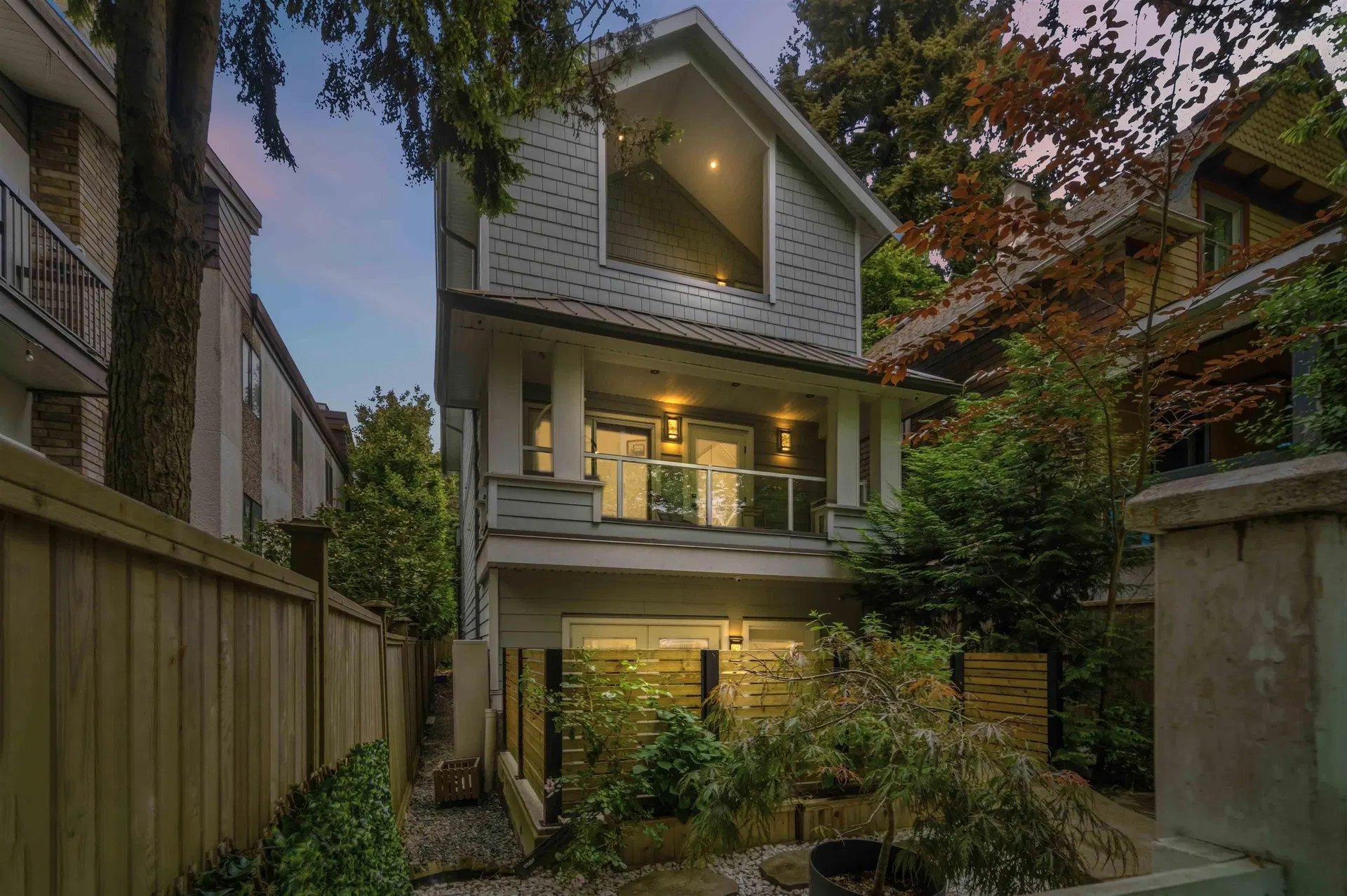 Photo 1 of 40 at 1533 E 5th Avenue