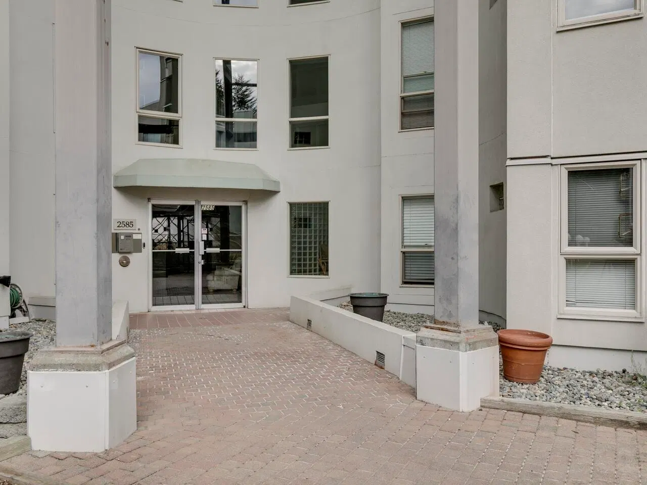 Photo 5 of 35 at #404 – 2585 Ware Street