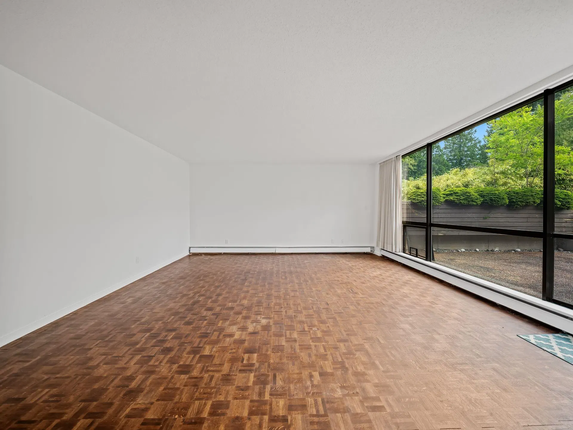 Photo 2 of 40 at #106 – 4900 Cartier Street