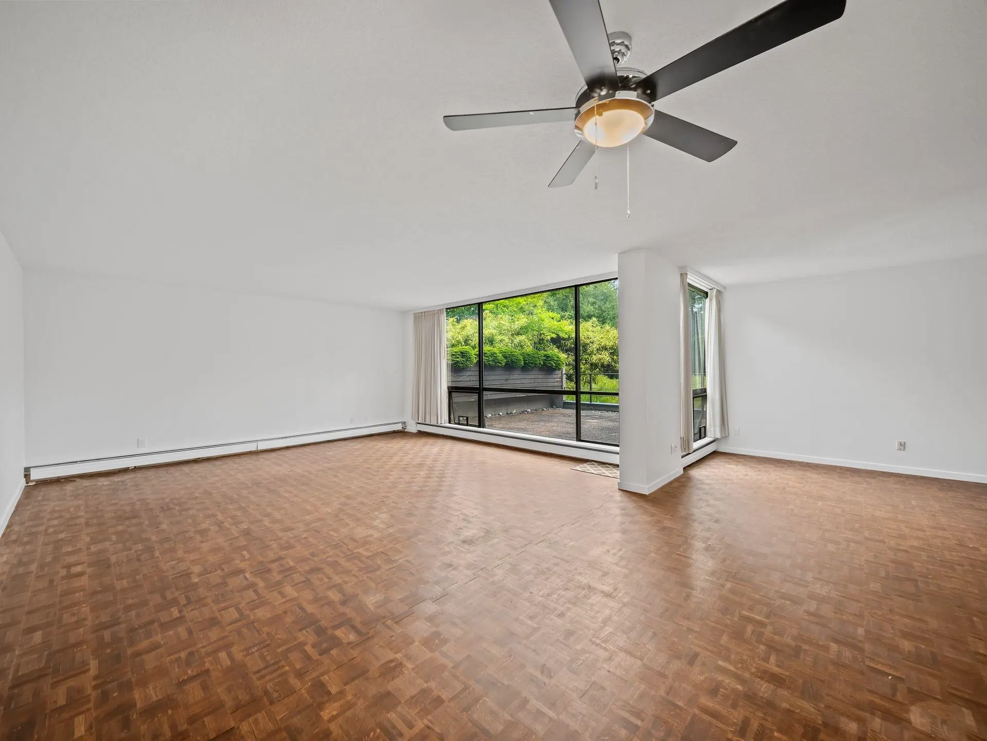 Photo 3 of 40 at #106 – 4900 Cartier Street