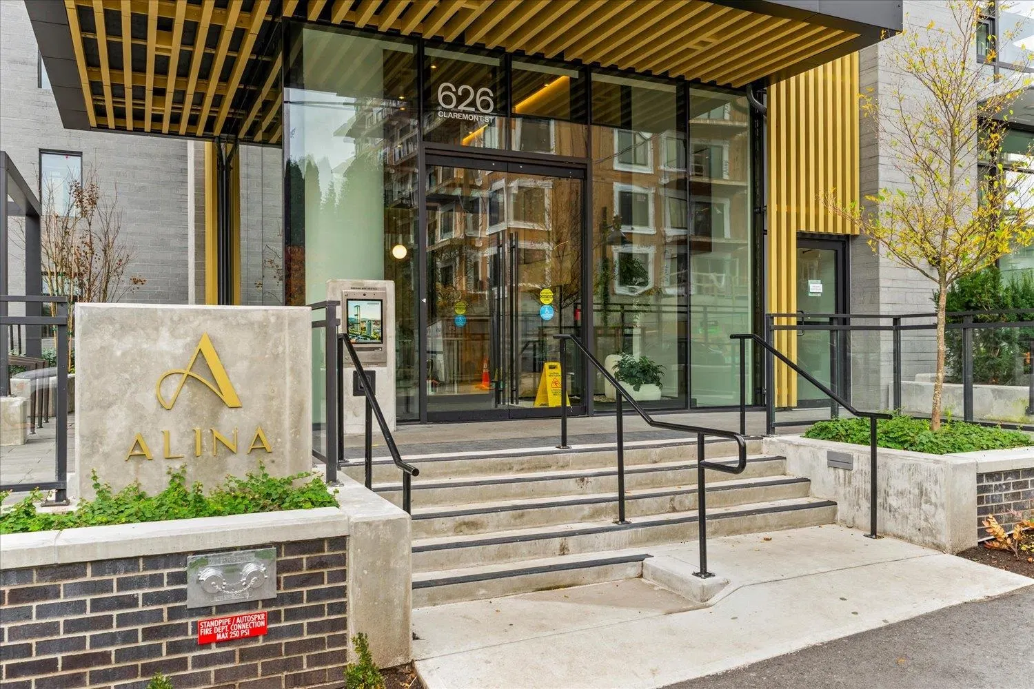 Photo 3 of 25 at #2010 – 626 Claremont Street