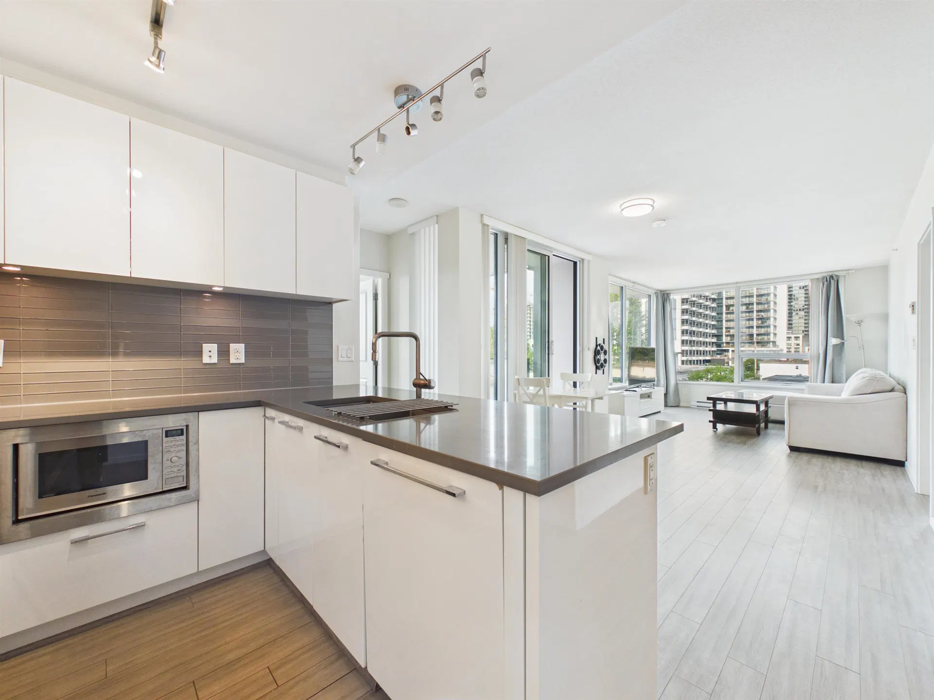 #505 – 6658 Dow Avenue