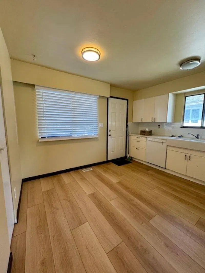 Photo 5 of 16 at 1947 Grant Avenue