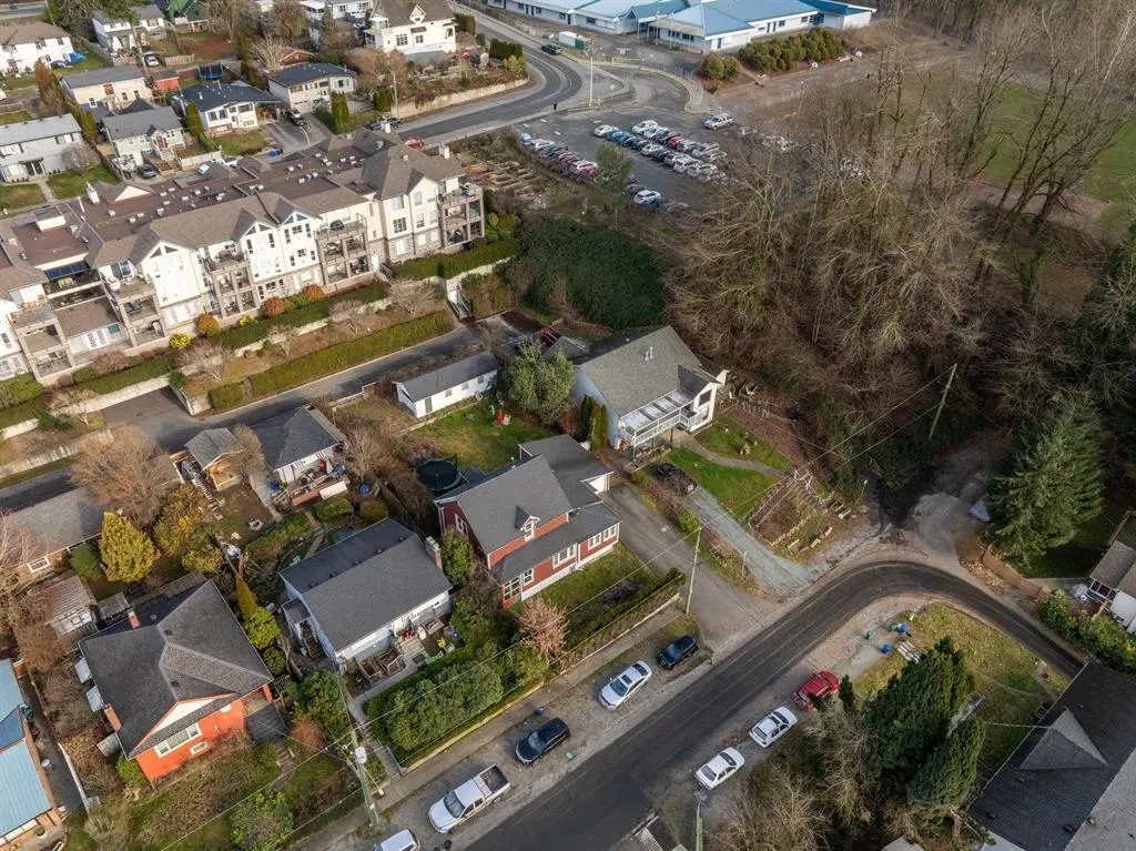 Photo 2 of 6 at 33163 3rd Avenue