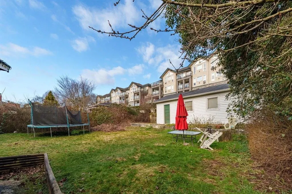 Photo 5 of 6 at 33163 3rd Avenue