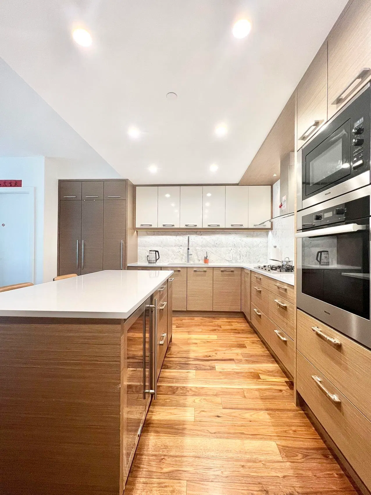 Photo 2 of 12 at #1003 – 4360 Beresford Street