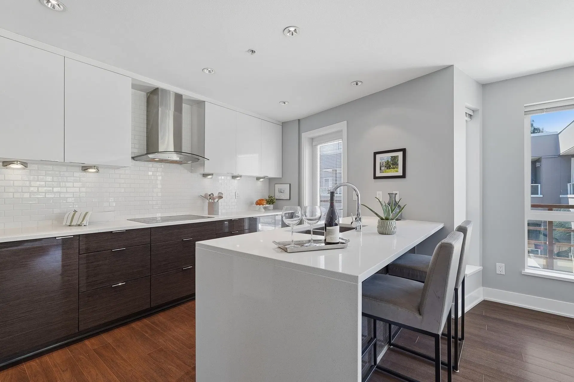 Photo 4 of 33 at #303 – 15747 Marine Drive