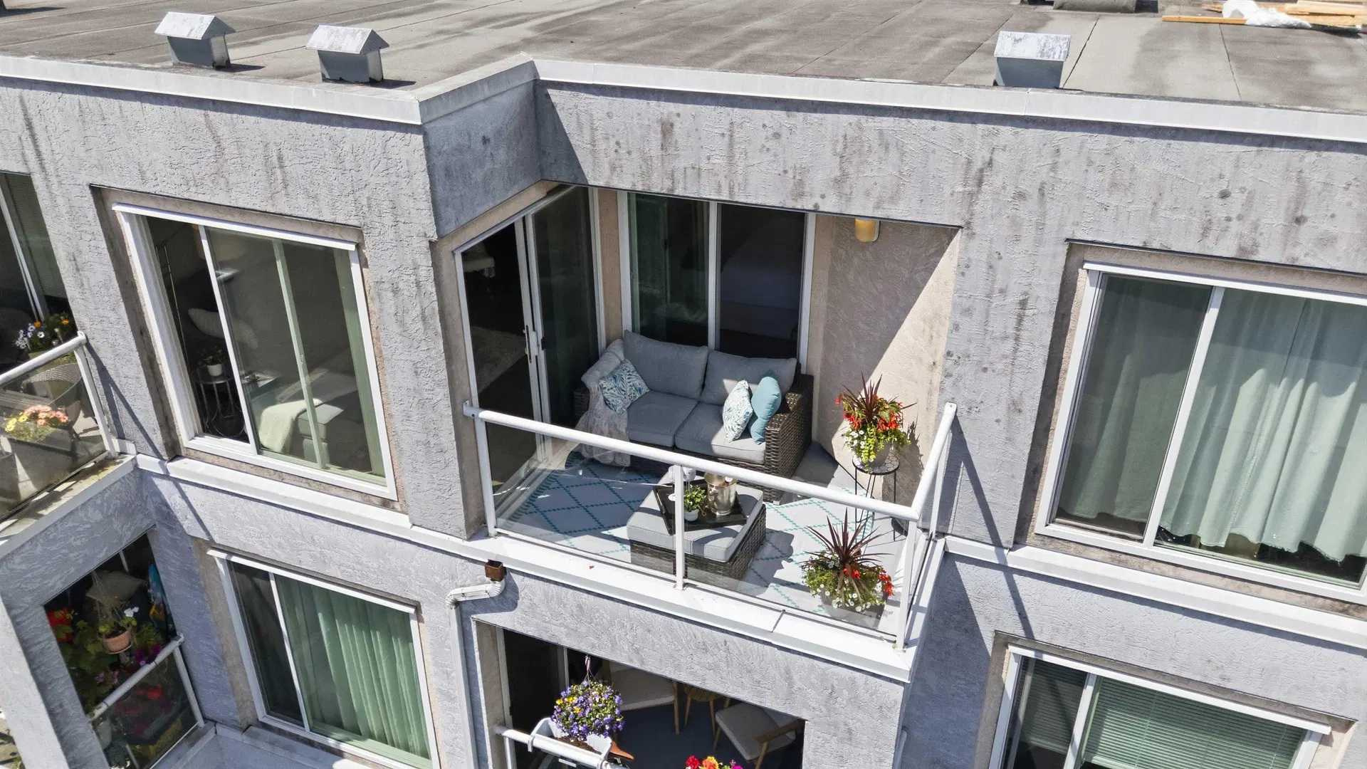 Photo 3 of 40 at #402 – 3505 W Broadway