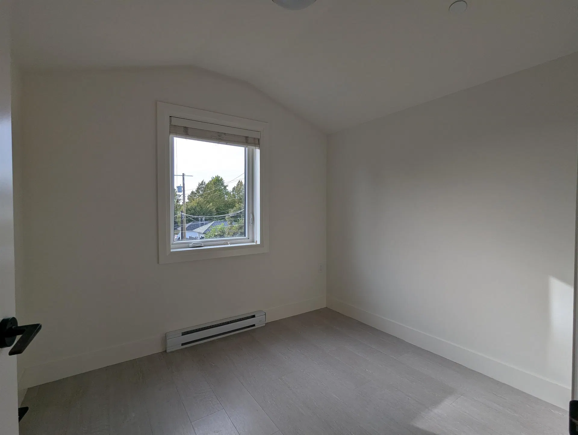 Photo 4 of 8 at 2621 E 47th Avenue
