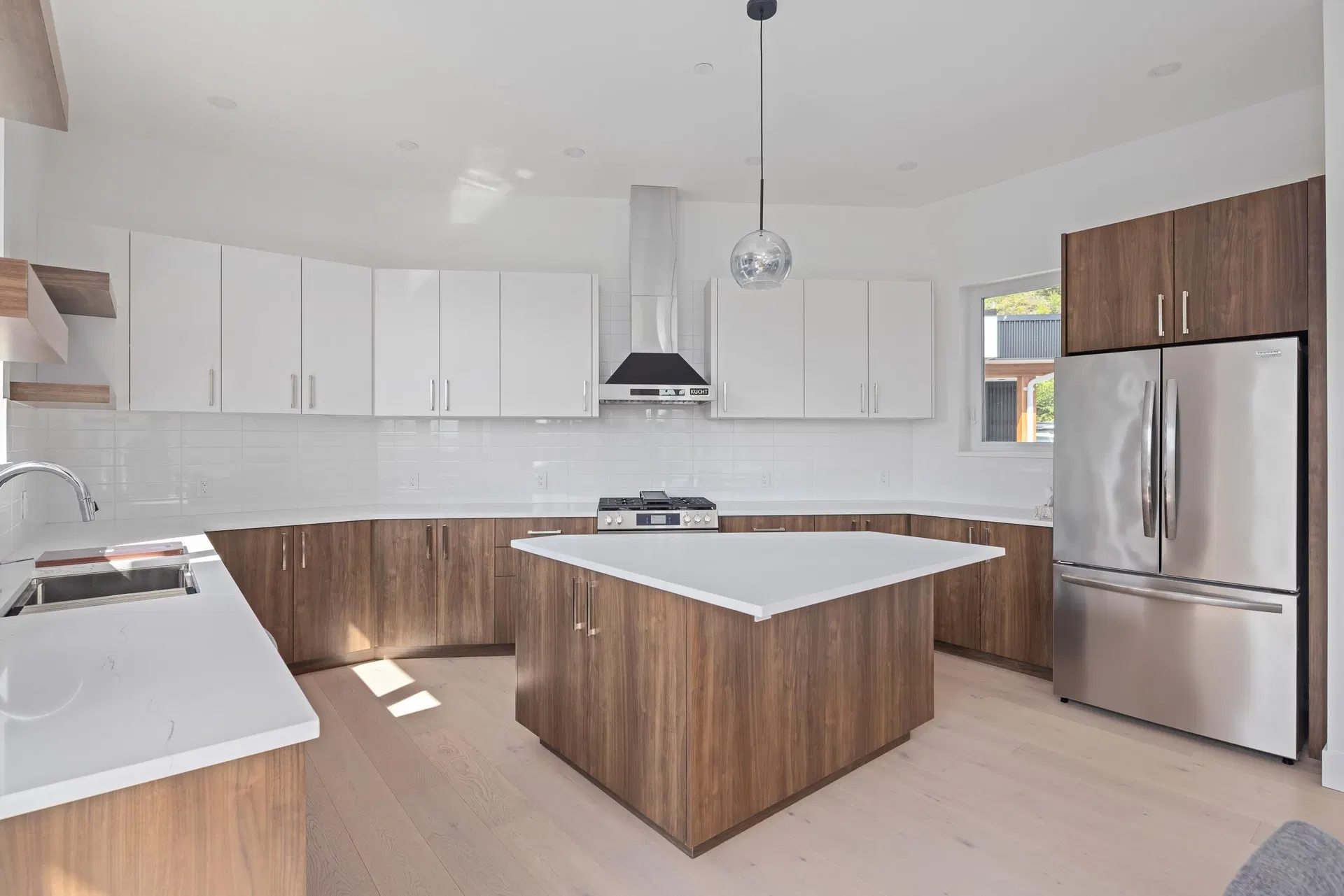 Photo 5 of 40 at #37 – 3385 Mamquam Road