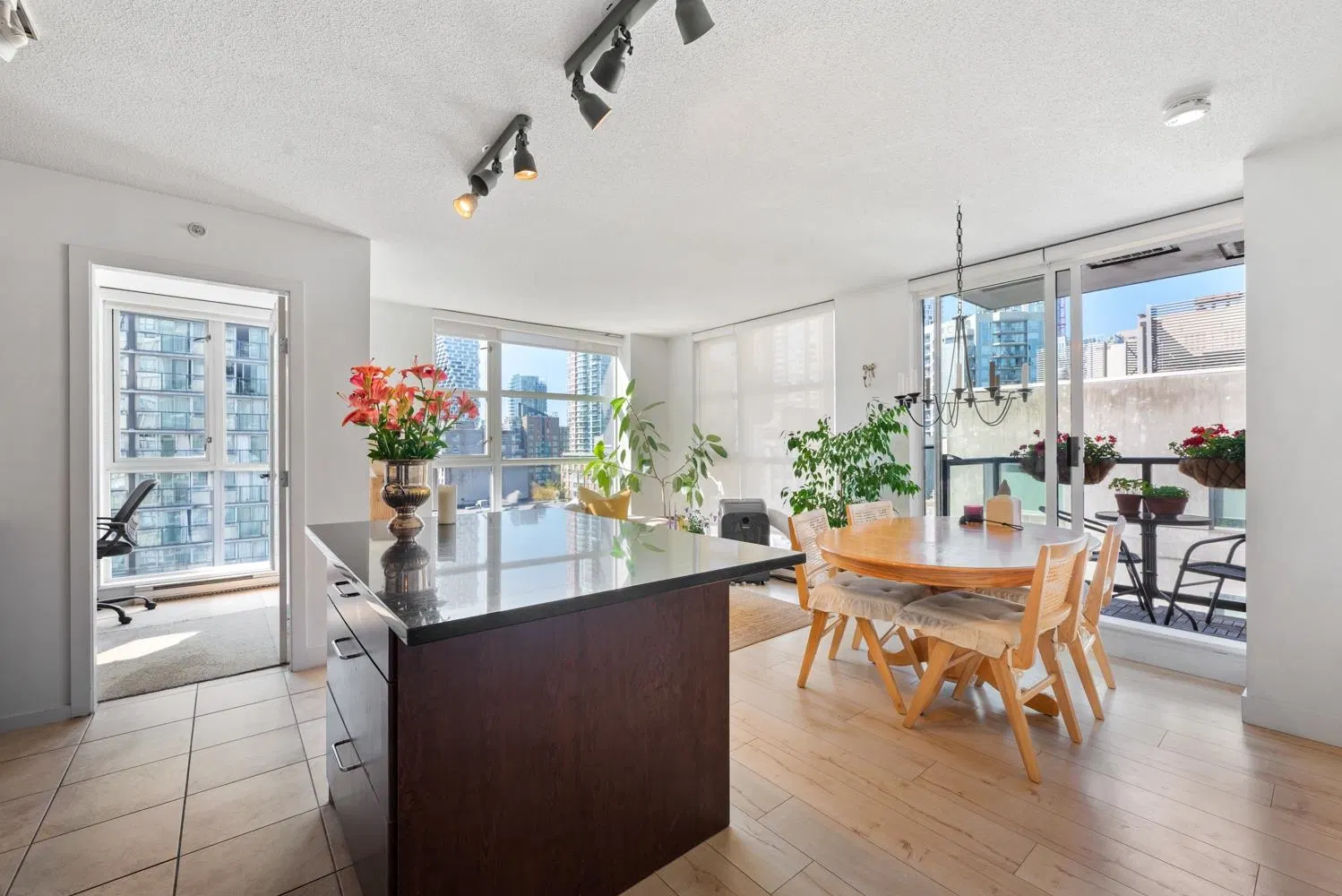 Photo 1 of 28 at #808 – 1199 Seymour Street