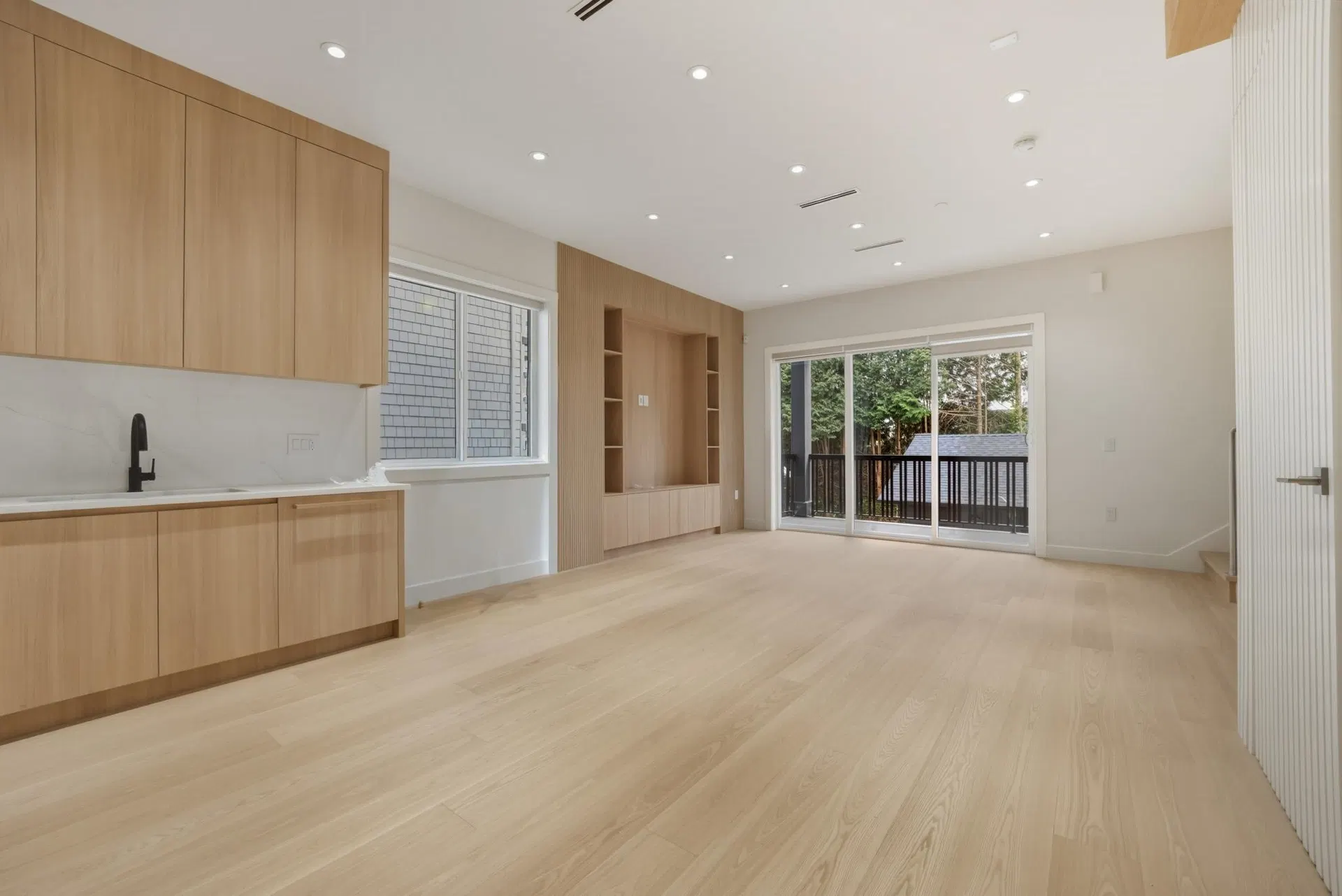 Photo 2 of 40 at 3118 W 42nd Avenue