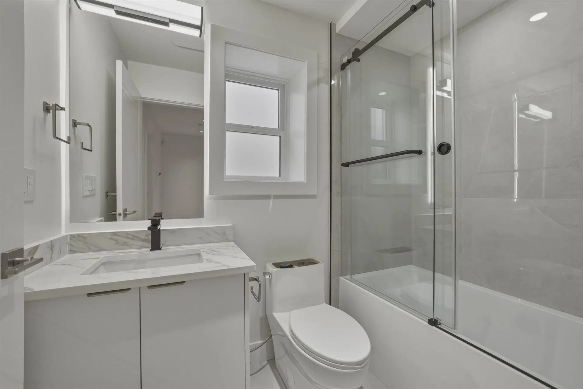 Photo 4 of 40 at 3118 W 42nd Avenue