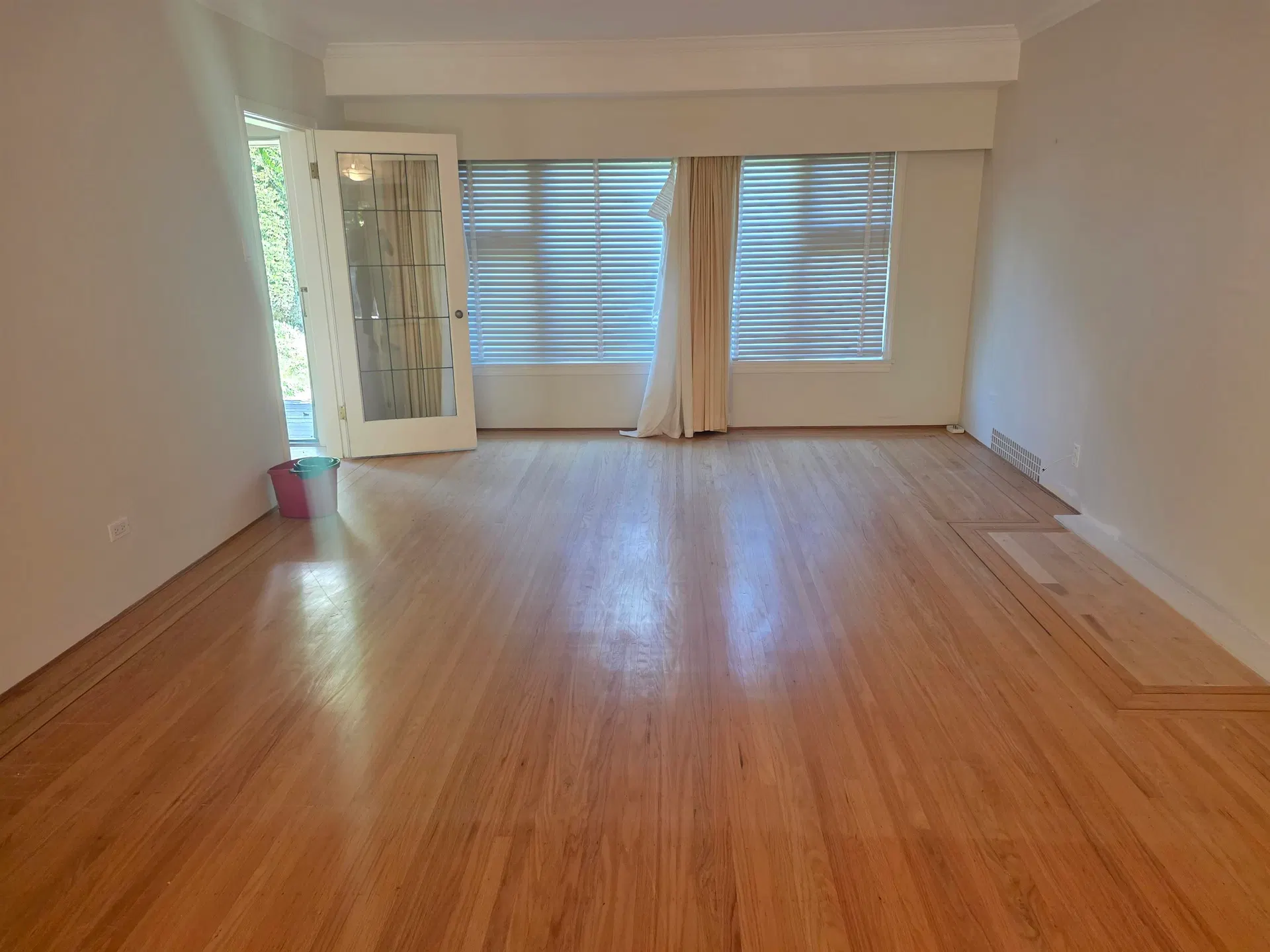 Photo 5 of 33 at 6049 Dunbar Street