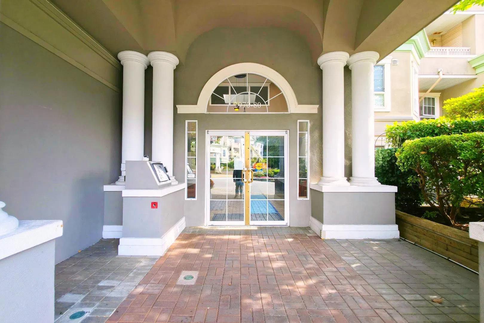 Photo 4 of 38 at #205 – 2970 Princess Crescent