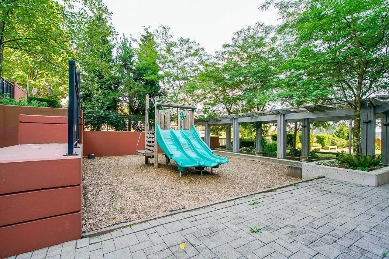 Photo 3 of 21 at #606 – 814 Royal Avenue