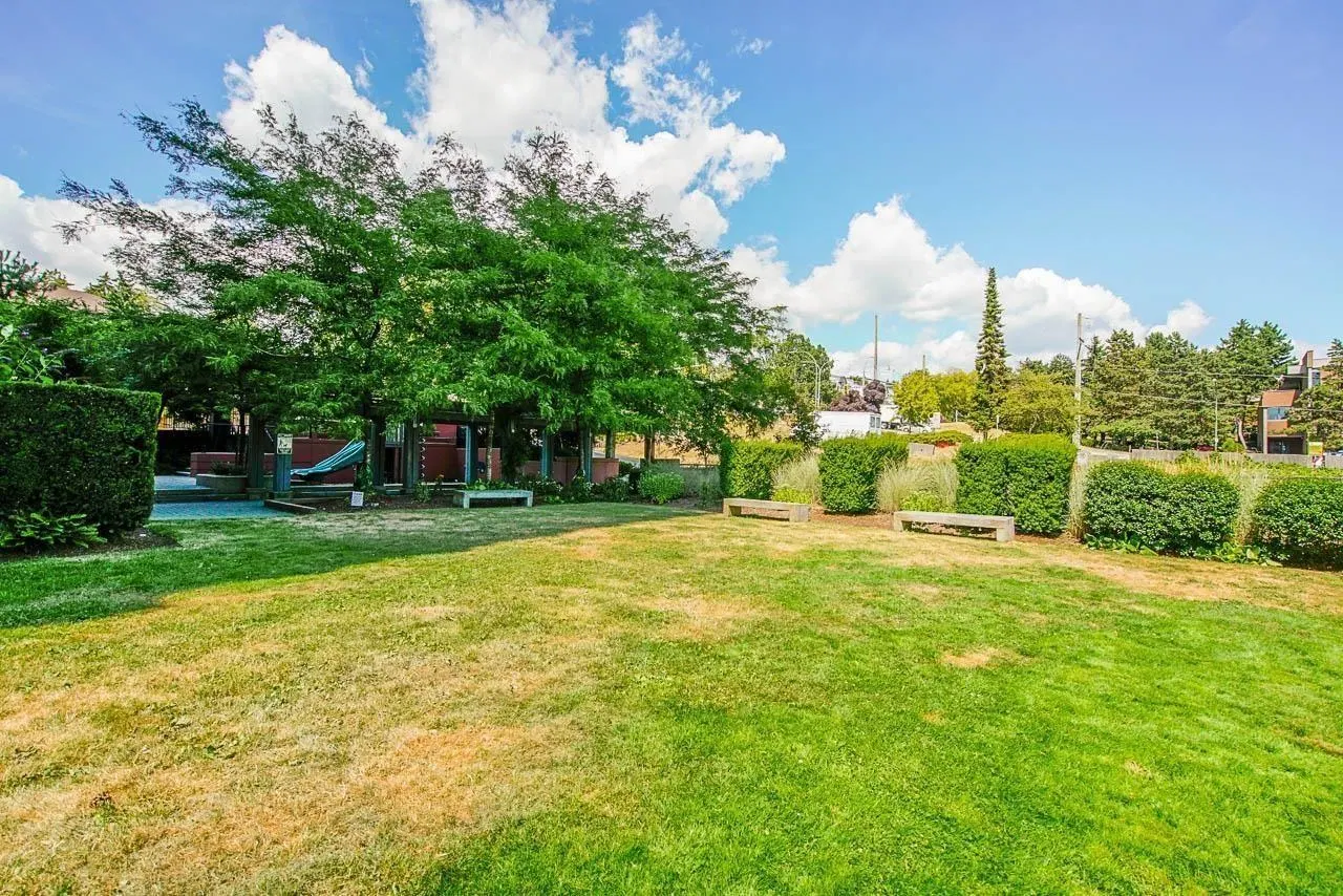 Photo 4 of 21 at #606 – 814 Royal Avenue