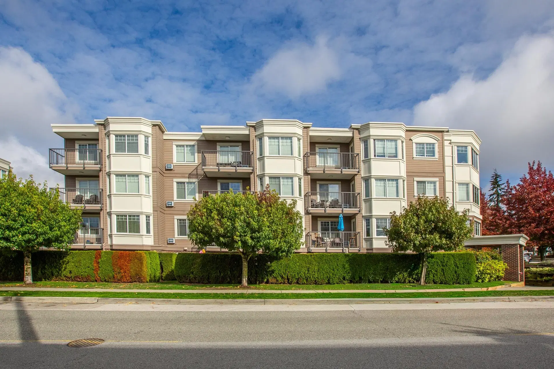 Photo 3 of 34 at #305 – 15389 Roper Avenue