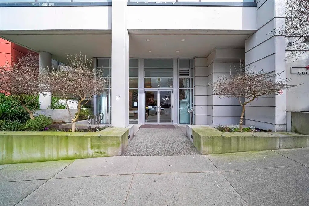 Photo 2 of 36 at #303 – 1211 Melville Street