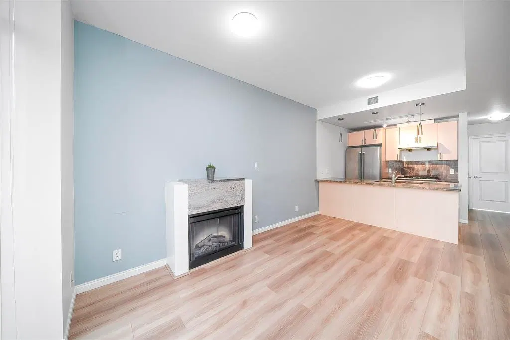 Photo 3 of 36 at #303 – 1211 Melville Street