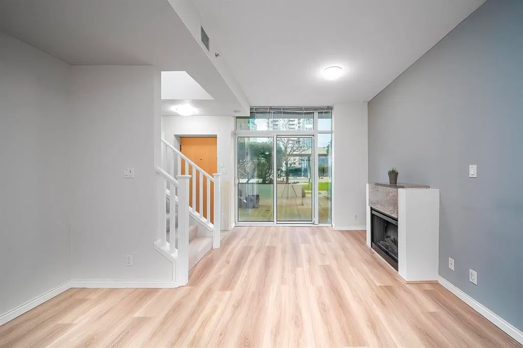 Photo 5 of 36 at #303 – 1211 Melville Street