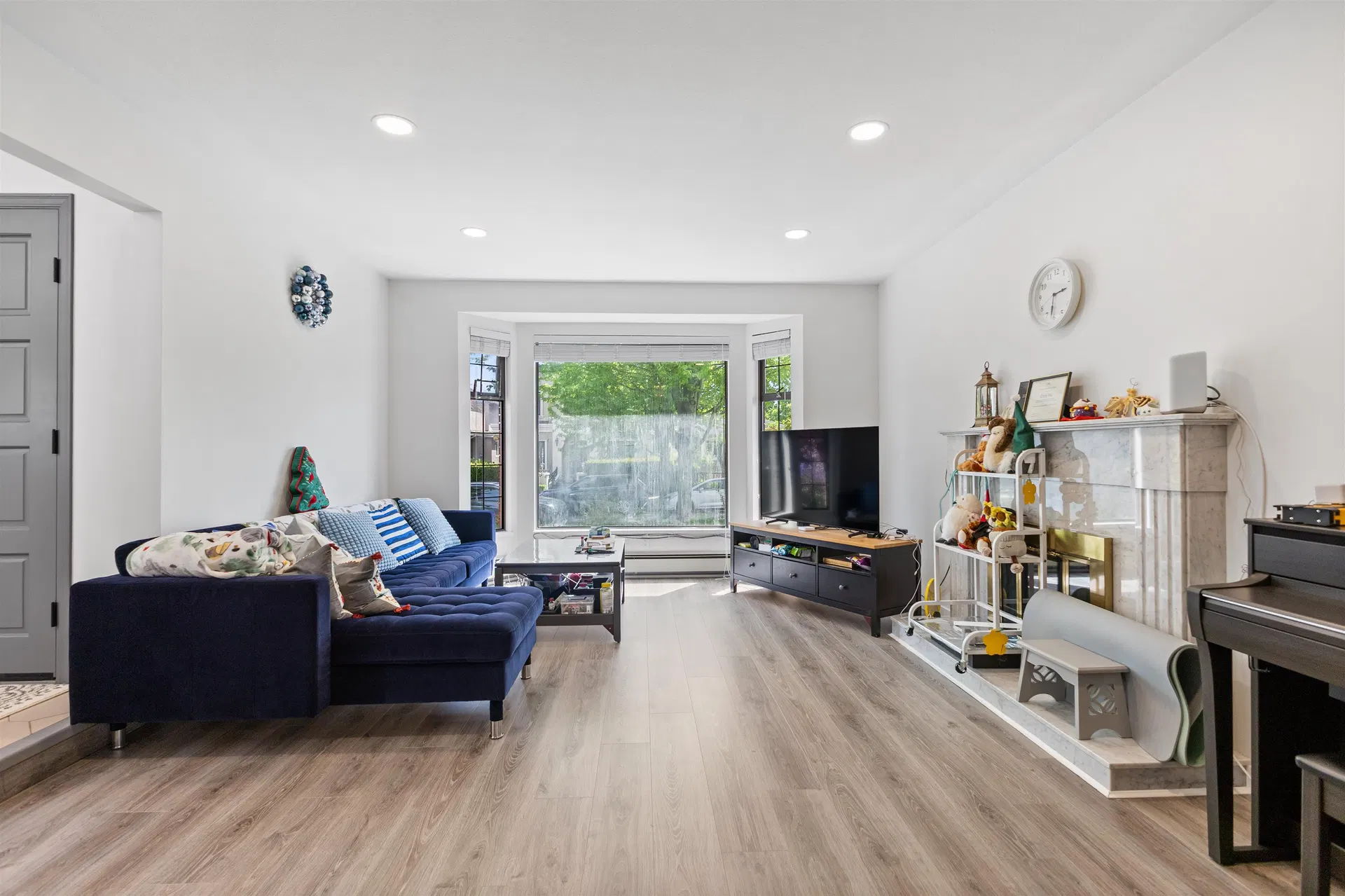 Photo 5 of 30 at 189 W 46th Avenue