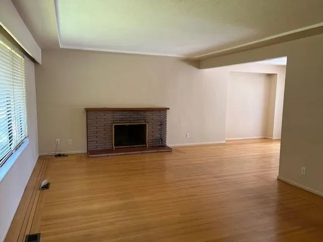 Photo 3 of 15 at 4840 Parker Street
