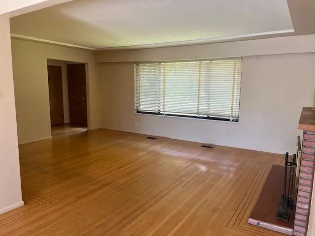 Photo 4 of 15 at 4840 Parker Street
