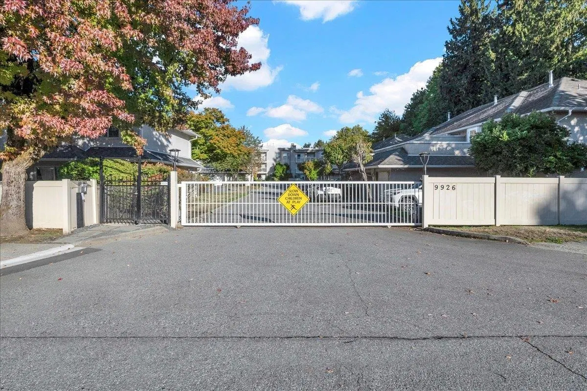 Photo 3 of 35 at #10 – 9926 151 Street