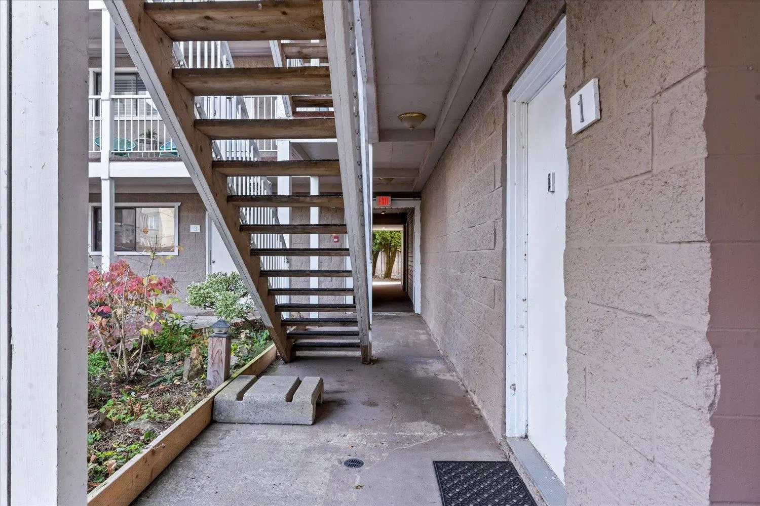 Photo 4 of 35 at #1 – 450 Esplanade Avenue