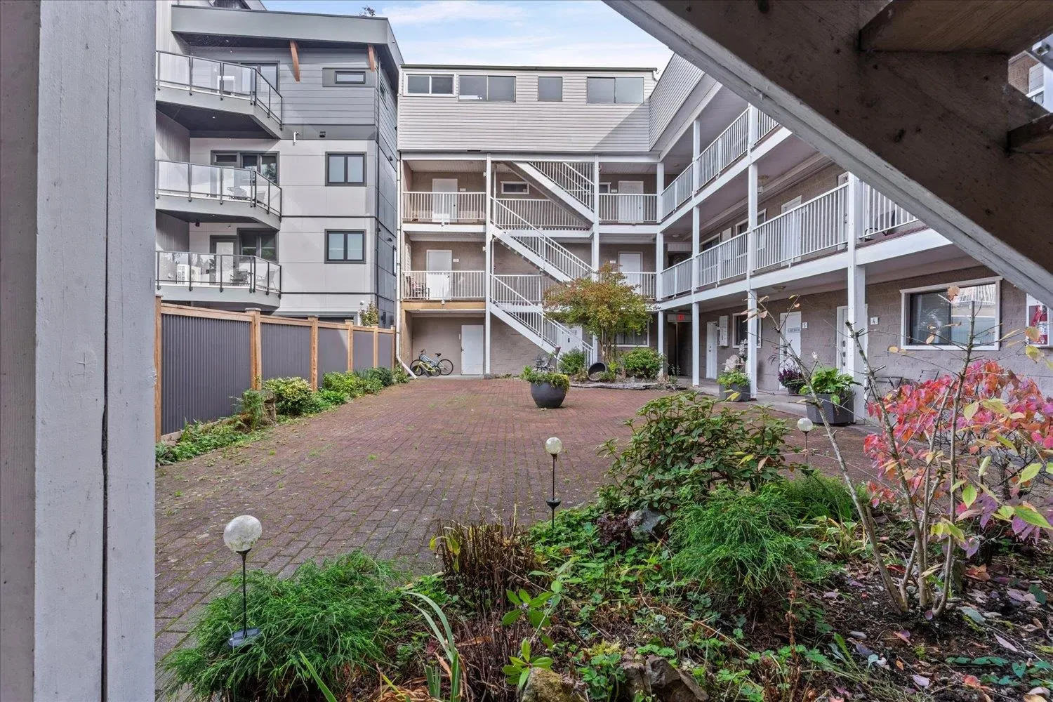 Photo 5 of 35 at #1 – 450 Esplanade Avenue
