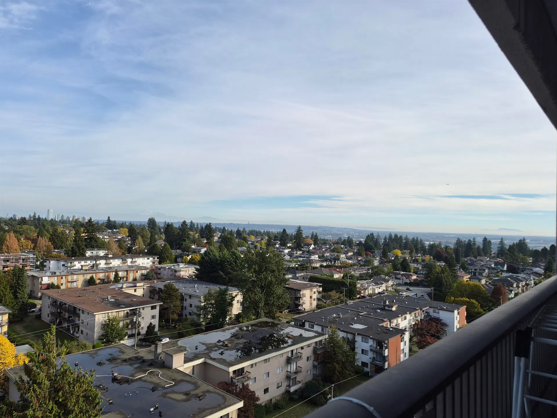 Photo 3 of 10 at #1404 – 6595 Willingdon Avenue