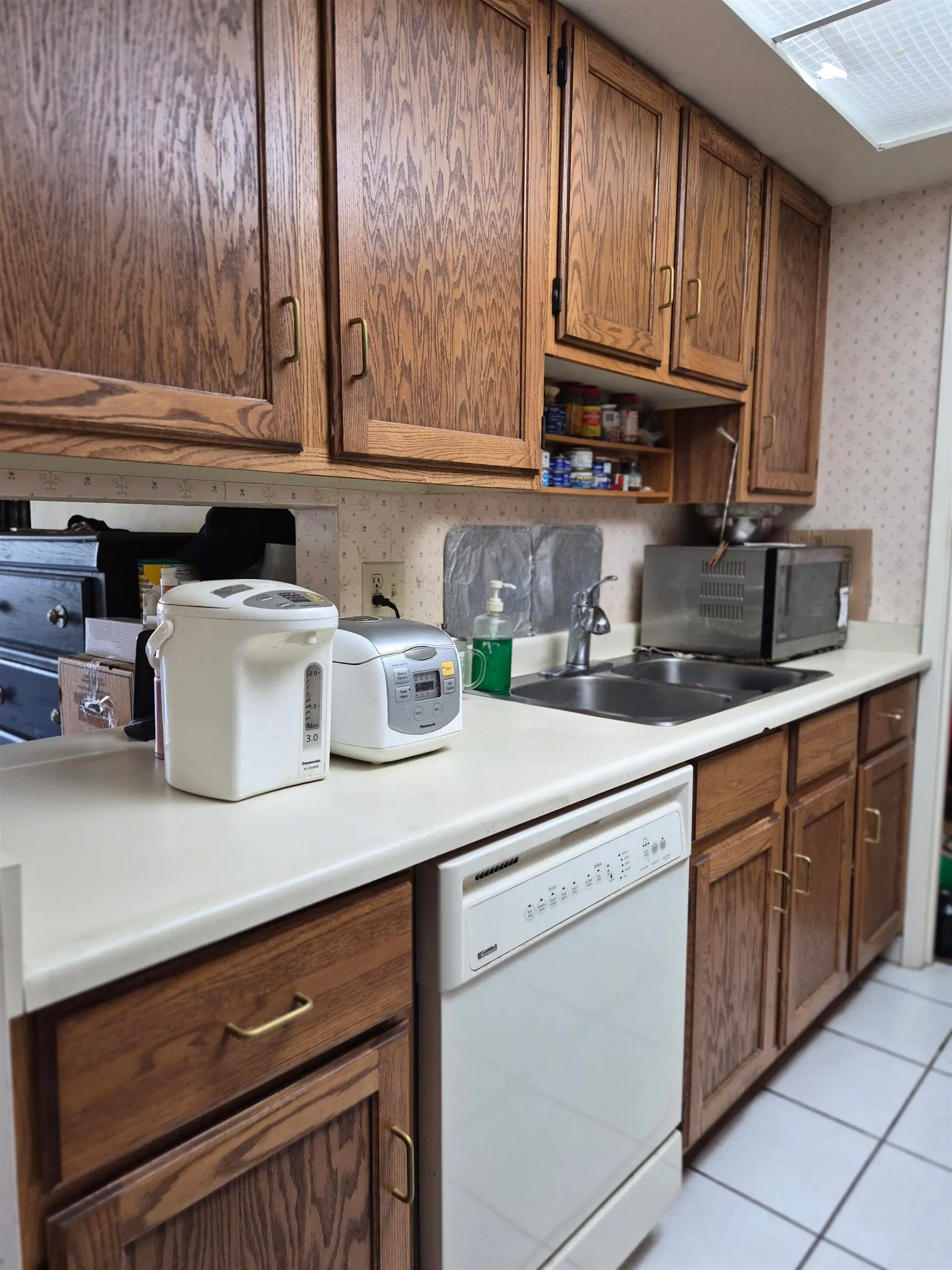 Photo 5 of 10 at #1404 – 6595 Willingdon Avenue