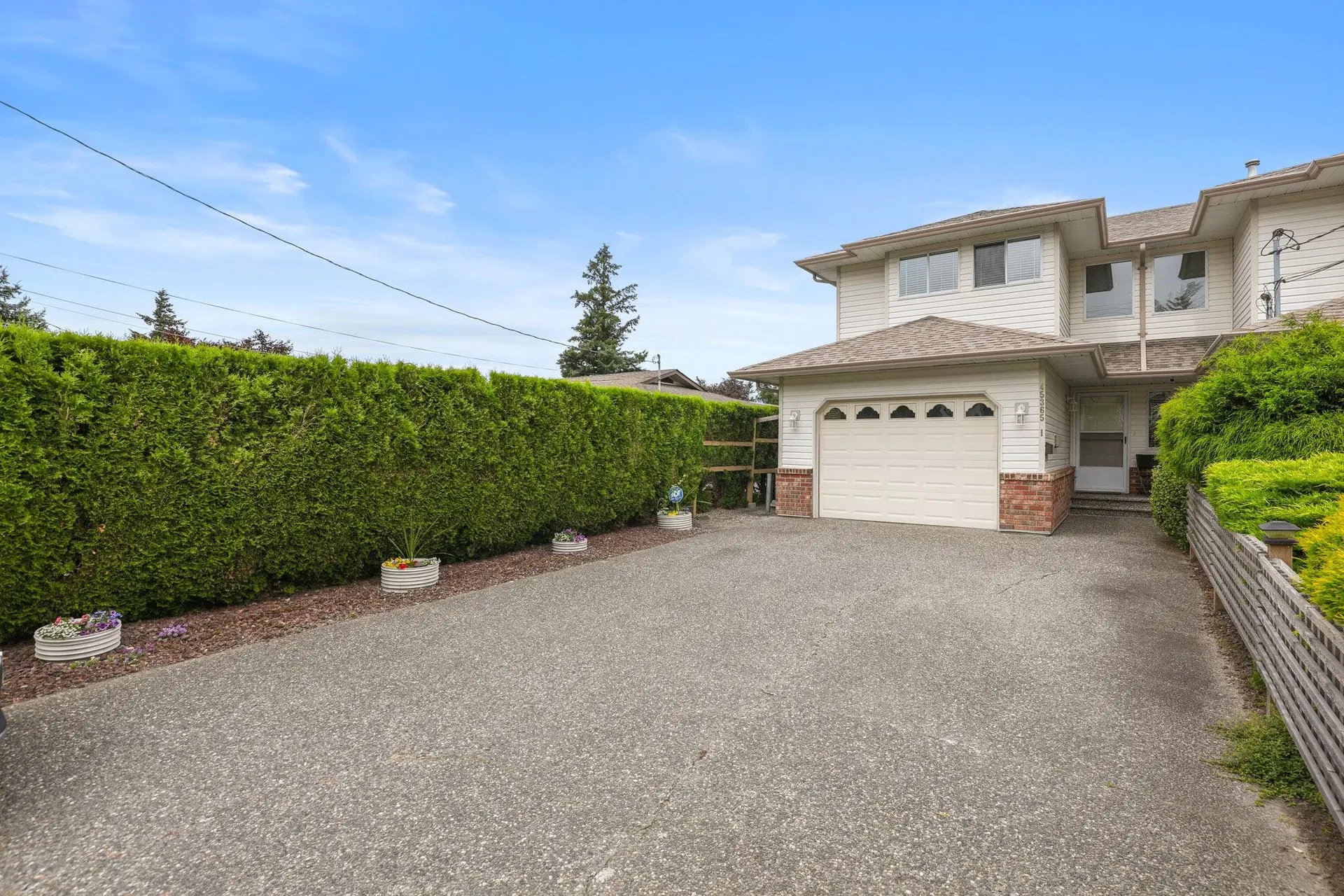 Photo 3 of 33 at #1 – 45365 Watson Road