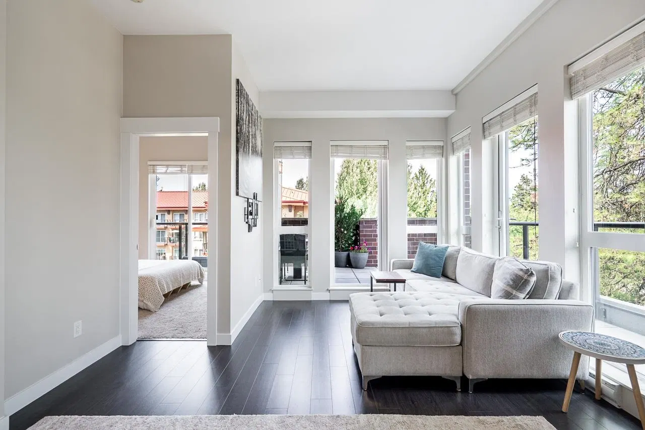#405 – 2214 Kelly Avenue