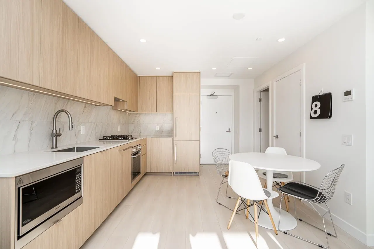 Photo 3 of 40 at #1603 – 626 Claremont Street