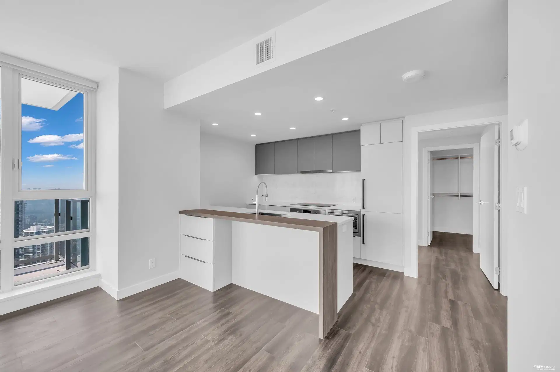 #4801 – 567 Emerson Street