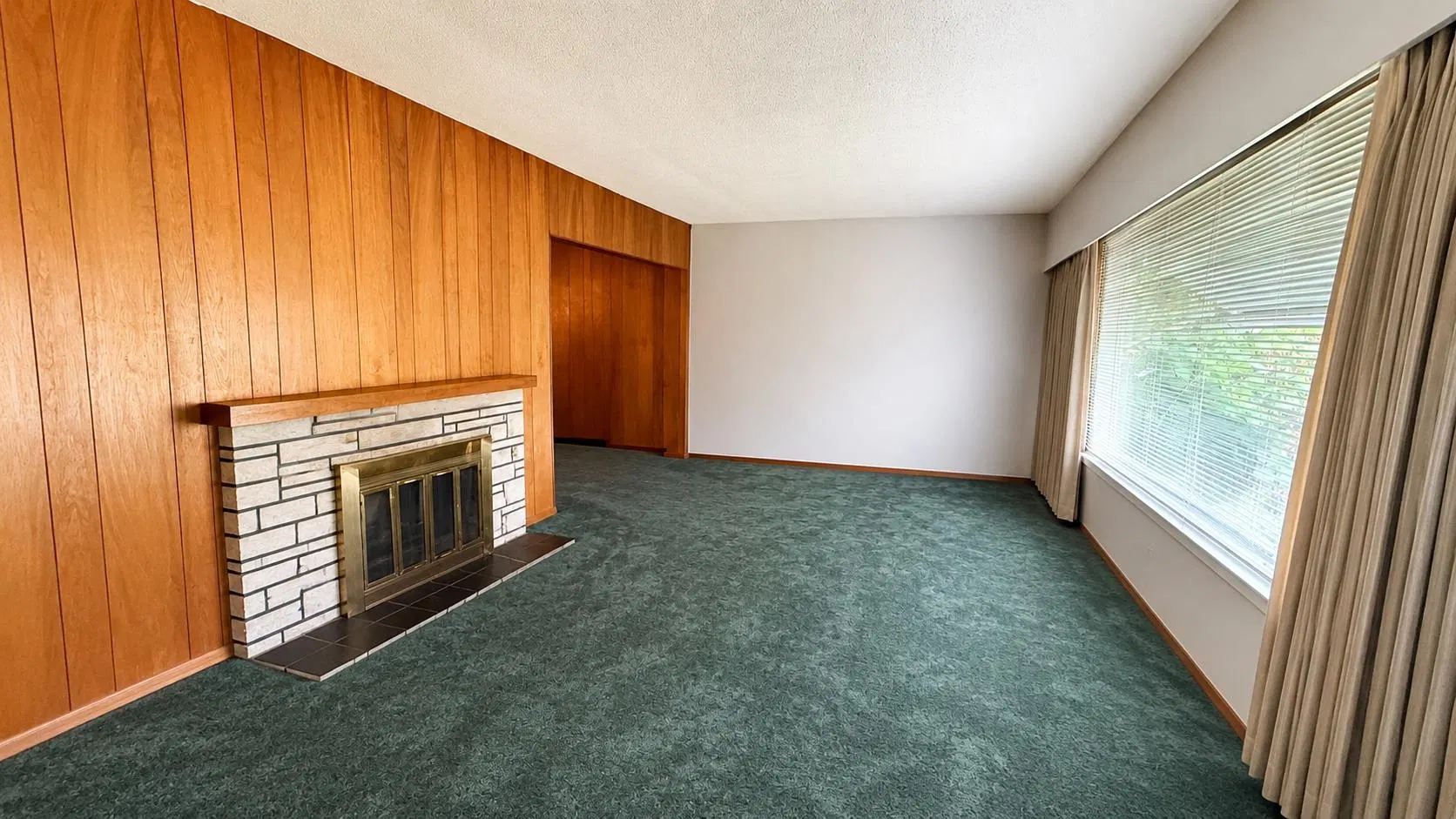 Photo 3 of 19 at 121 Sinclair Avenue