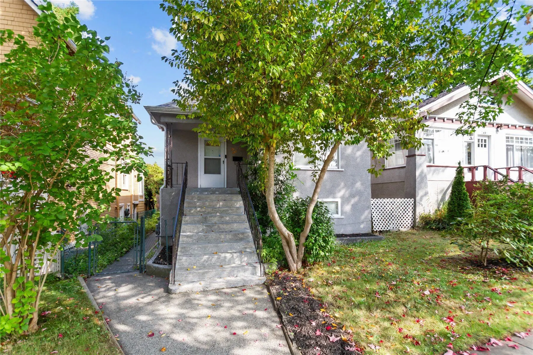 Photo 1 of 25 at 2461 Dundas Street