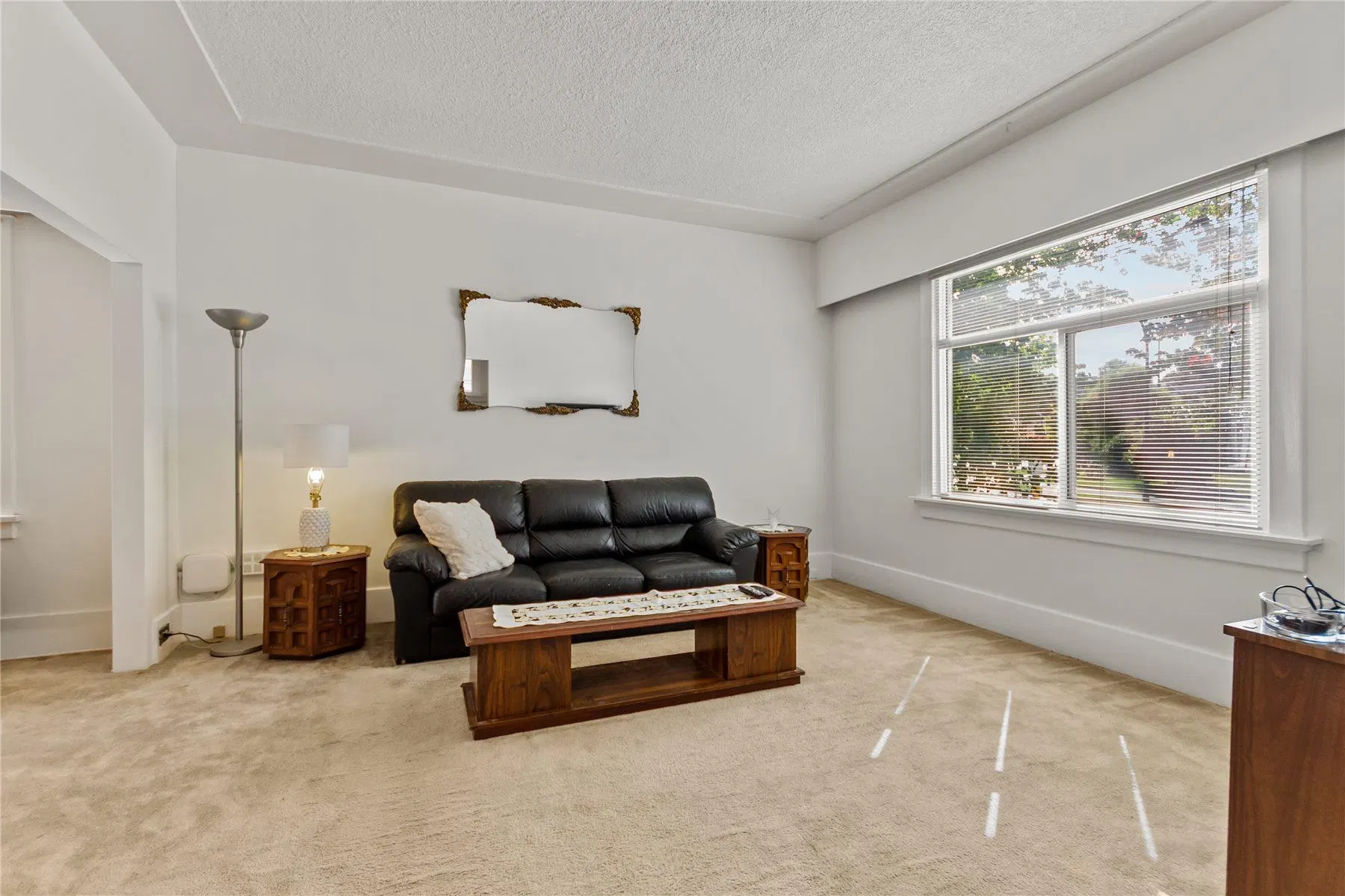 Photo 3 of 25 at 2461 Dundas Street
