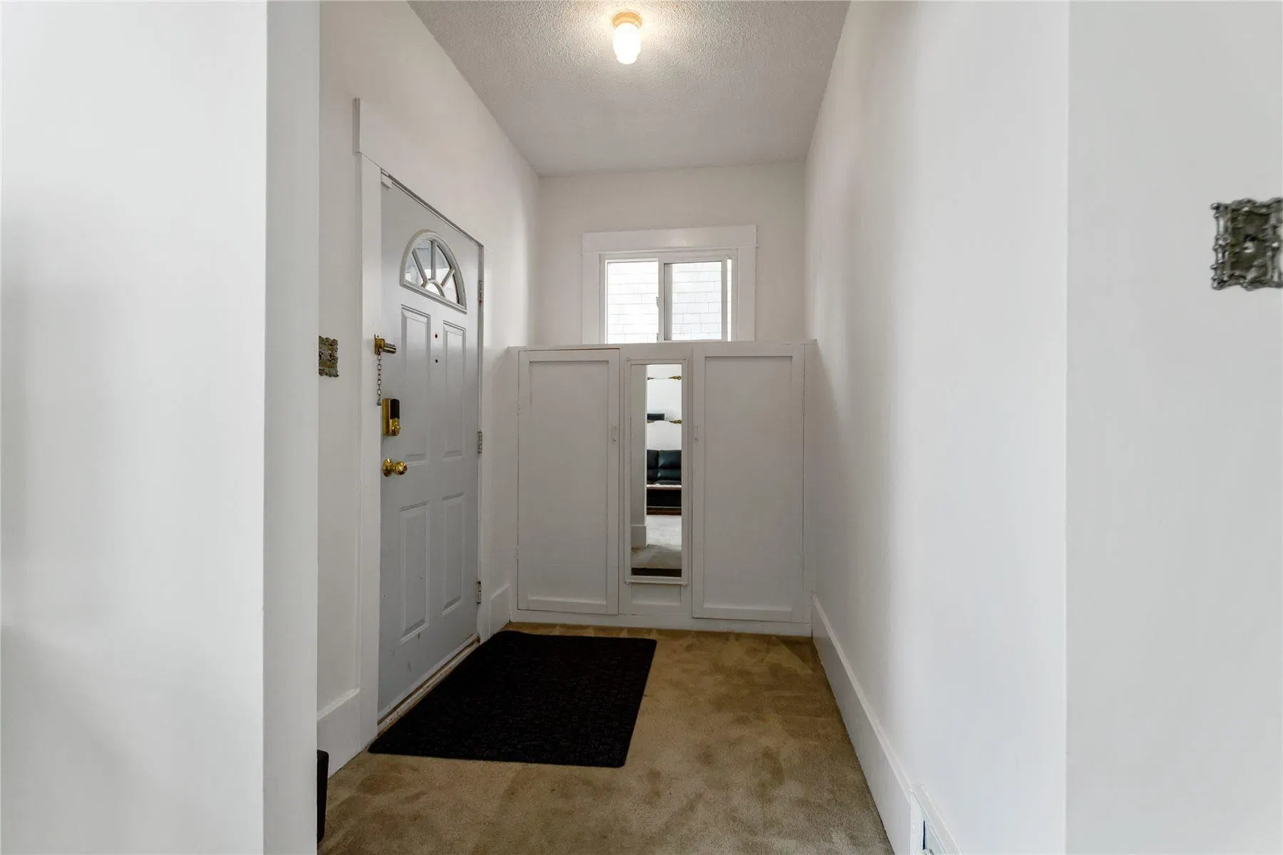 Photo 5 of 25 at 2461 Dundas Street