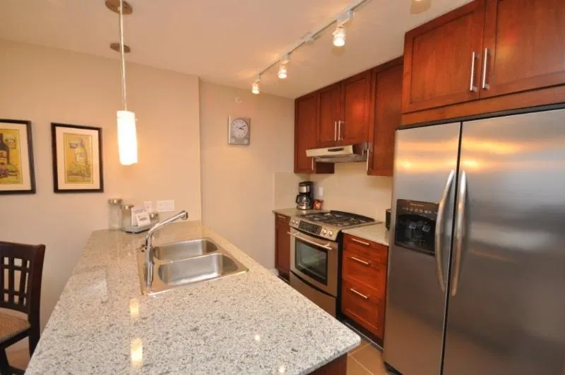 Photo 4 of 10 at #601 – 7088 Salisbury Avenue