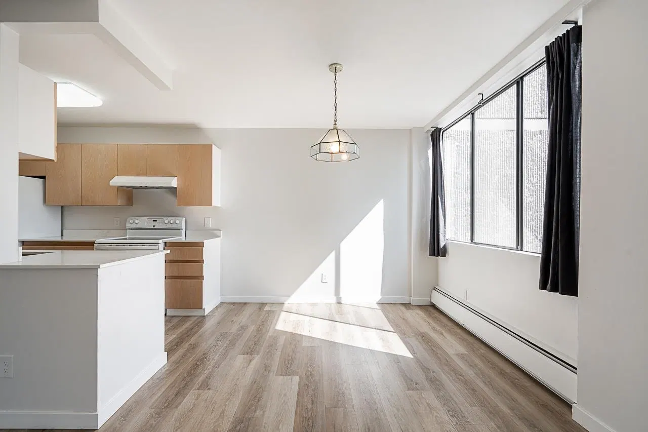 Photo 5 of 27 at #404 – 2020 Bellwood Avenue