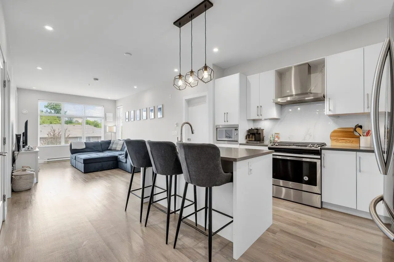 Photo 2 of 27 at #411 – 15436 31 Avenue