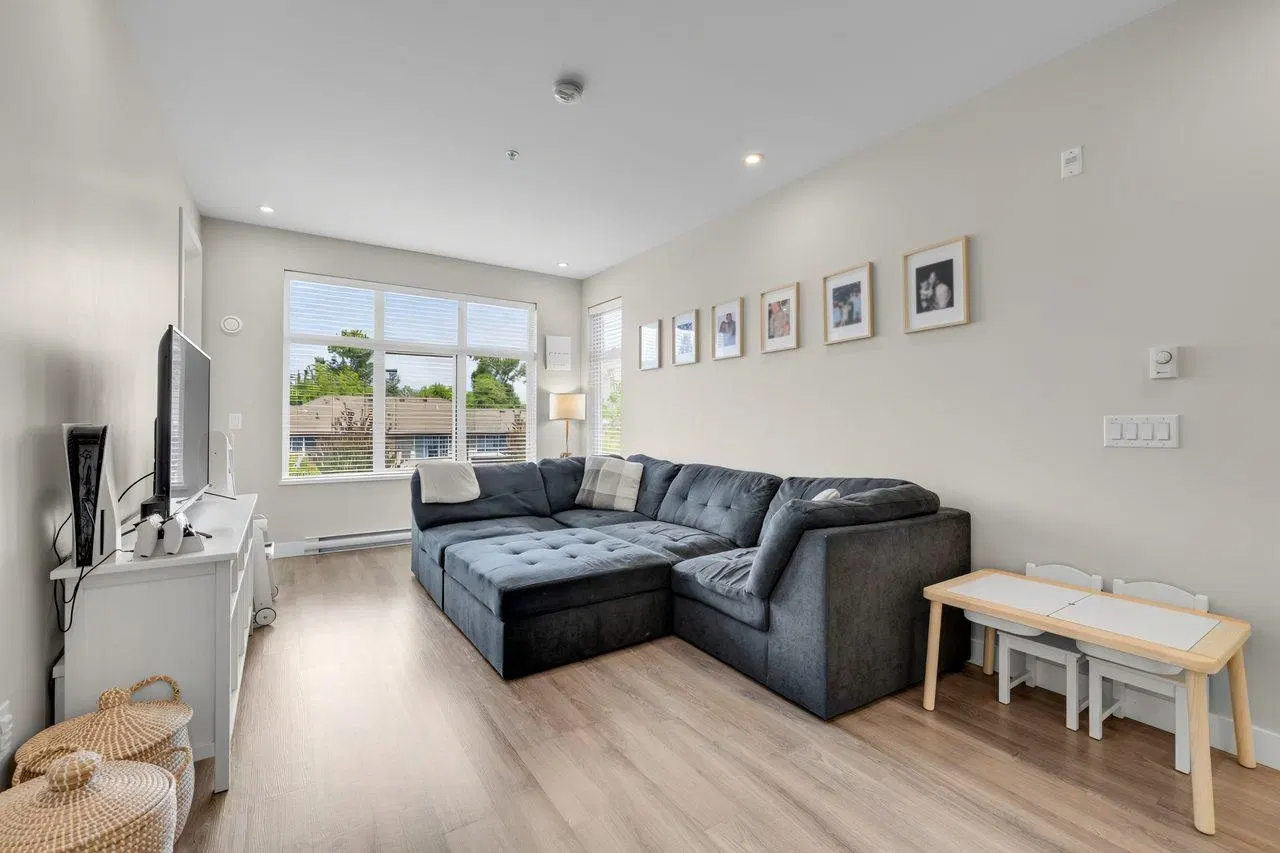 Photo 3 of 27 at #411 – 15436 31 Avenue
